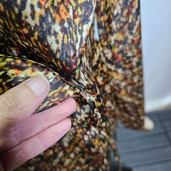 Jones New York Brown Print Satin Wrap Blouse Size Large - Picture 6 of 11
